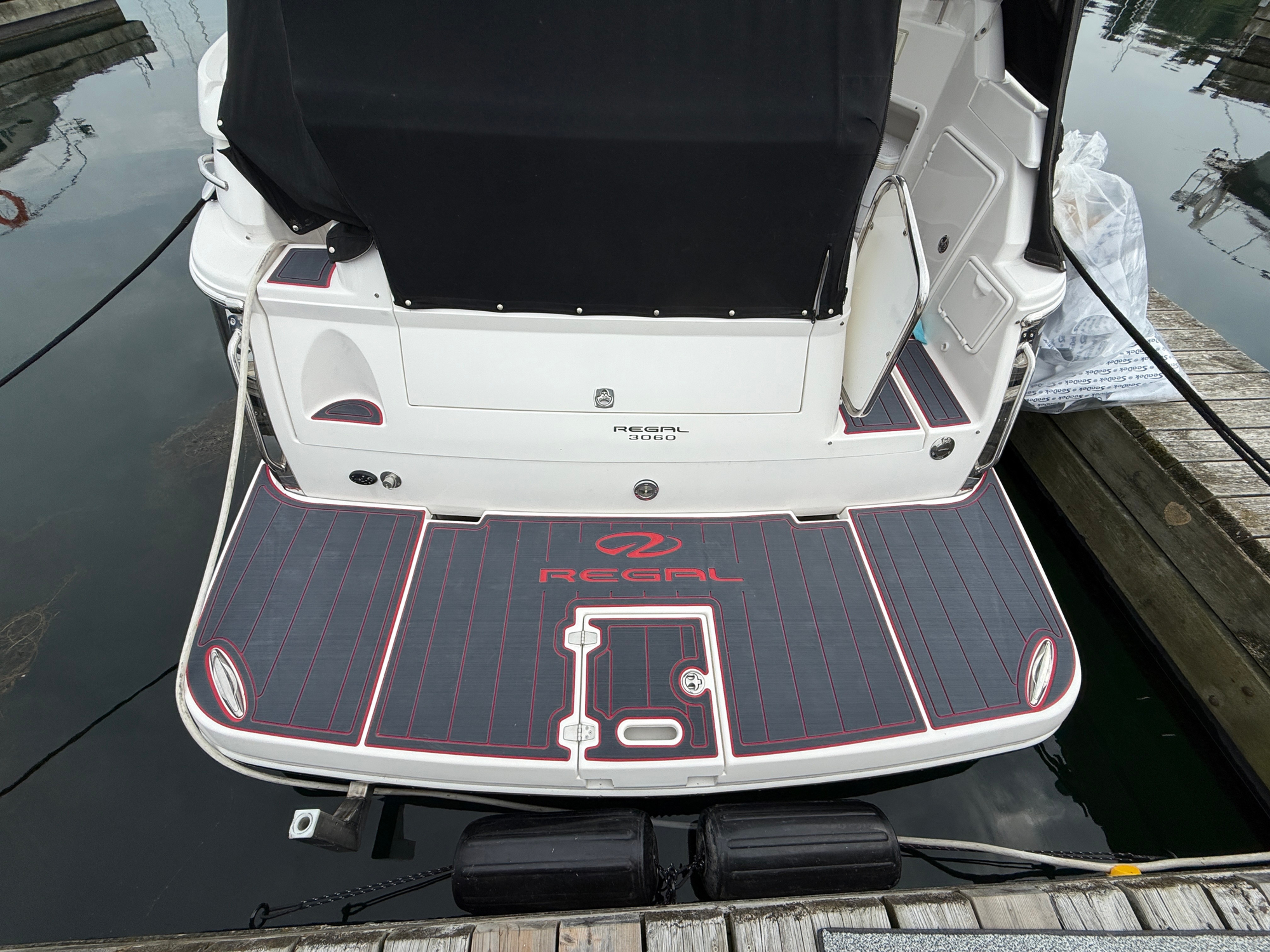 seaページ Seadek Transformation - 2007 Regal 3060 Window Express